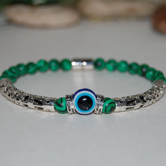 Evil Eye Bracelet,Green Beaded Bracelet,Magnetic Closure Bracelet - Picture 1 of 2